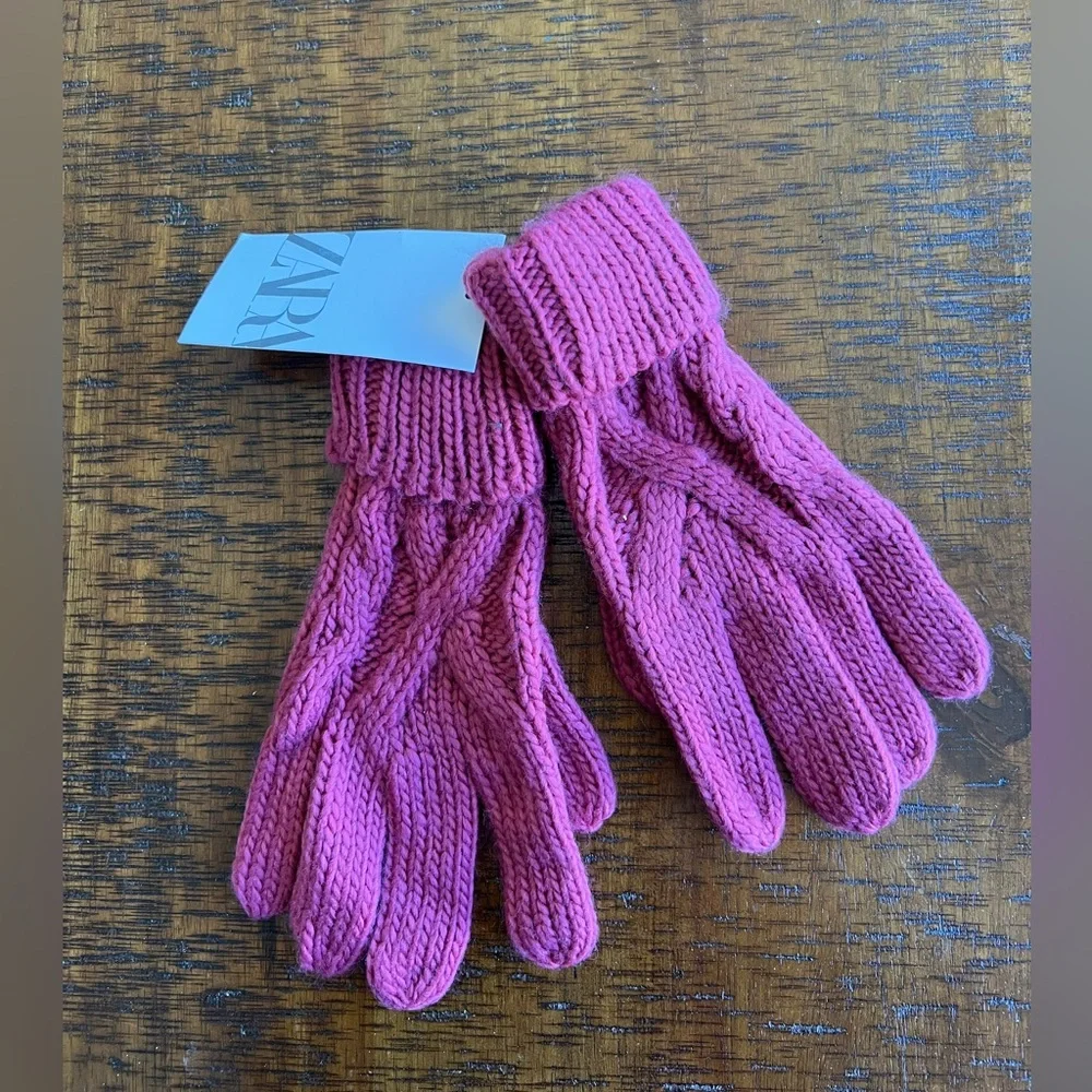 ⚡️MOVING SALE ⚡️Zara knit gloves ⚡️MOVING SALE ⚡️
